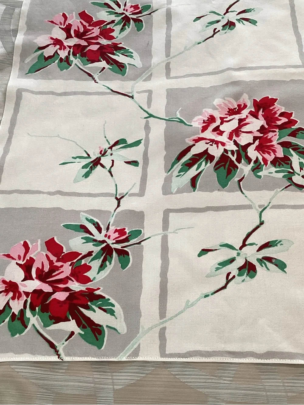 Vintage Floral Red & Green Table Square